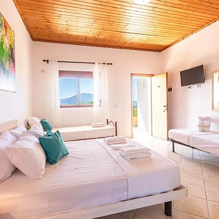 Radhima Extra - 2 Bedroom 8 People - Kitchen, Parking & Veranda