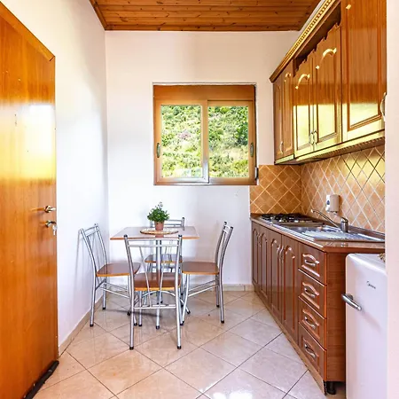 Radhima Extra - 2 Bedroom 8 People - Kitchen, Parking & Veranda * Vlorë