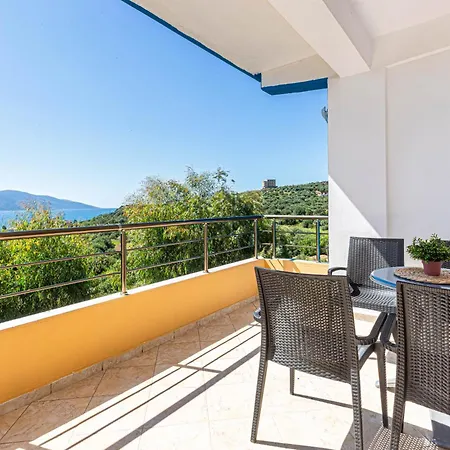 Radhima Extra - 2 Bedroom 8 People - Kitchen, Parking & Veranda * Vlorë